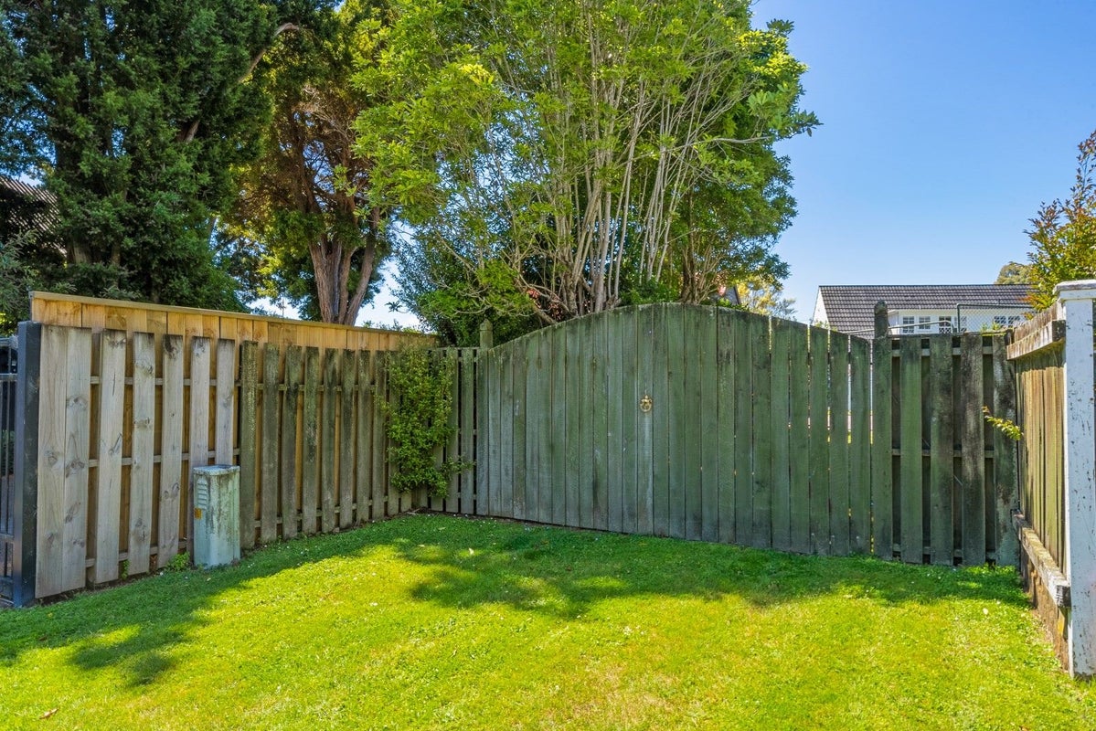 13 Johnswood Grove, Clouston Park, Upper Hutt - Carousel 1