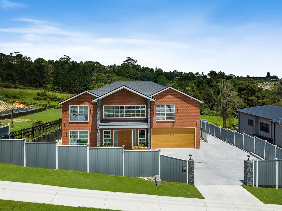 16 Cassie Close, Totara Park, Auckland - Carousel 1