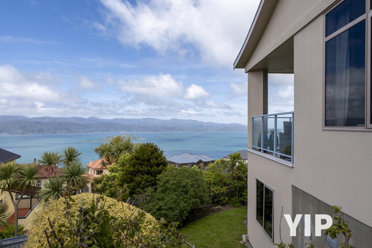 14 Dress Circle, Newlands, Wellington - Carousel 1