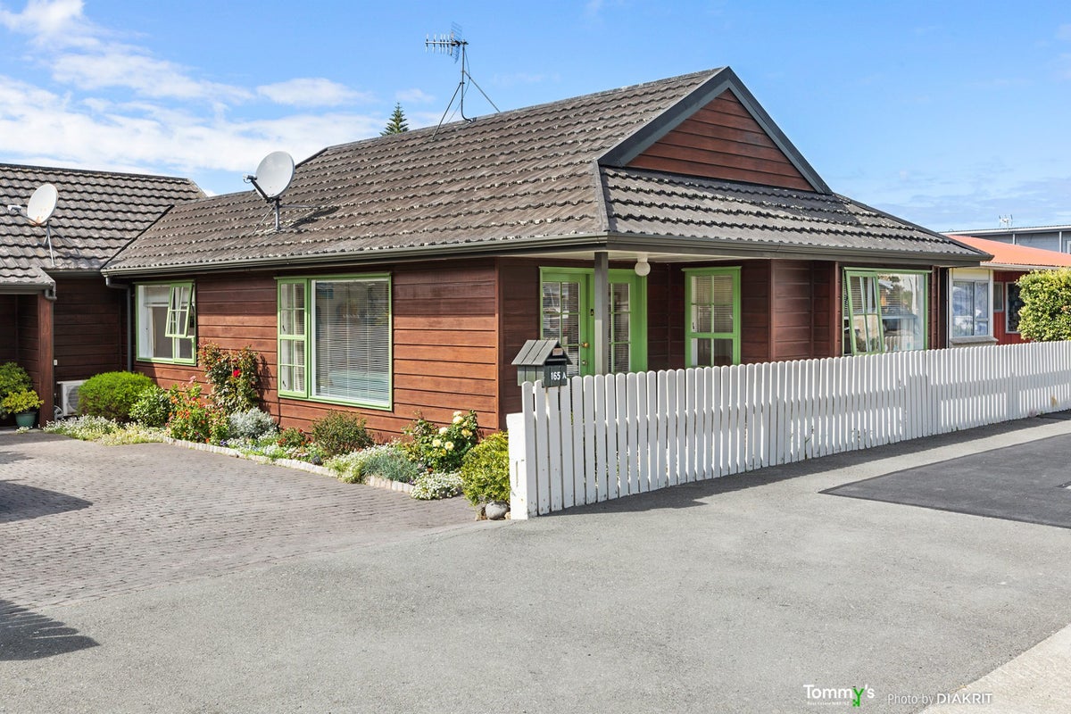 165A Queens Drive, Lyall Bay, Wellington - Carousel 1