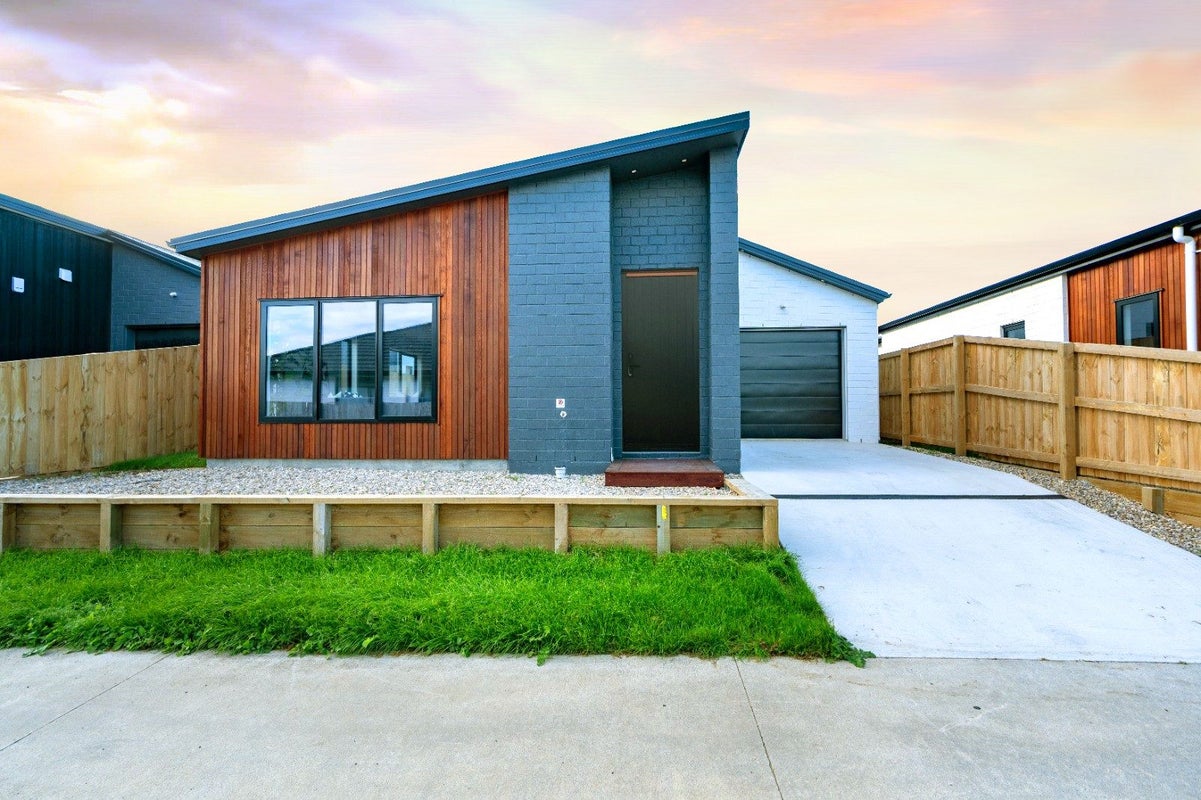 2/30 Tiro Place, Rototuna North, Hamilton - Carousel 1