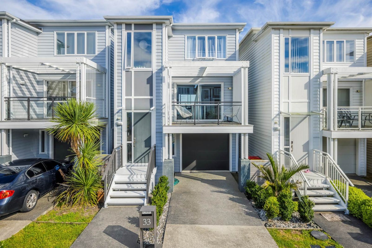 33 Joseph Street, Flat Bush, Auckland - Carousel 1
