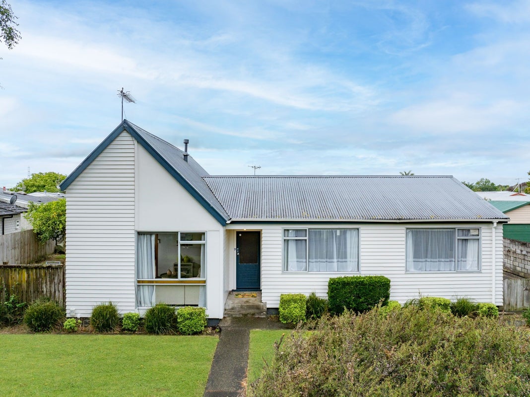 7 Crosher Place, Silverdale, Hamilton - Carousel 1