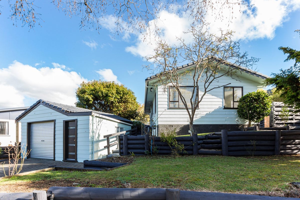 55 Larchmont Grove, Totara Park, Upper Hutt - Carousel 1