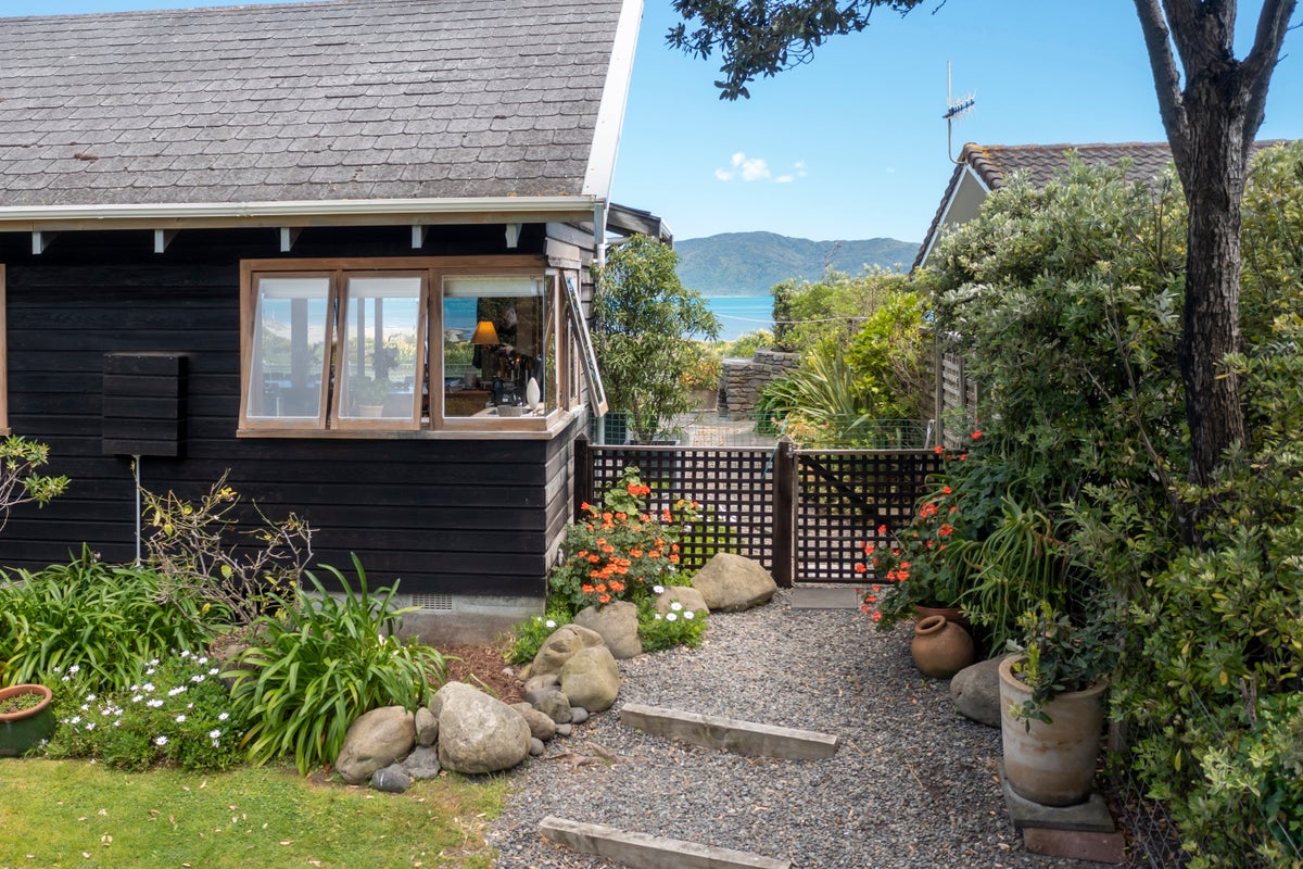 41 Field Way, Waikanae Beach, Waikanae - Carousel 35