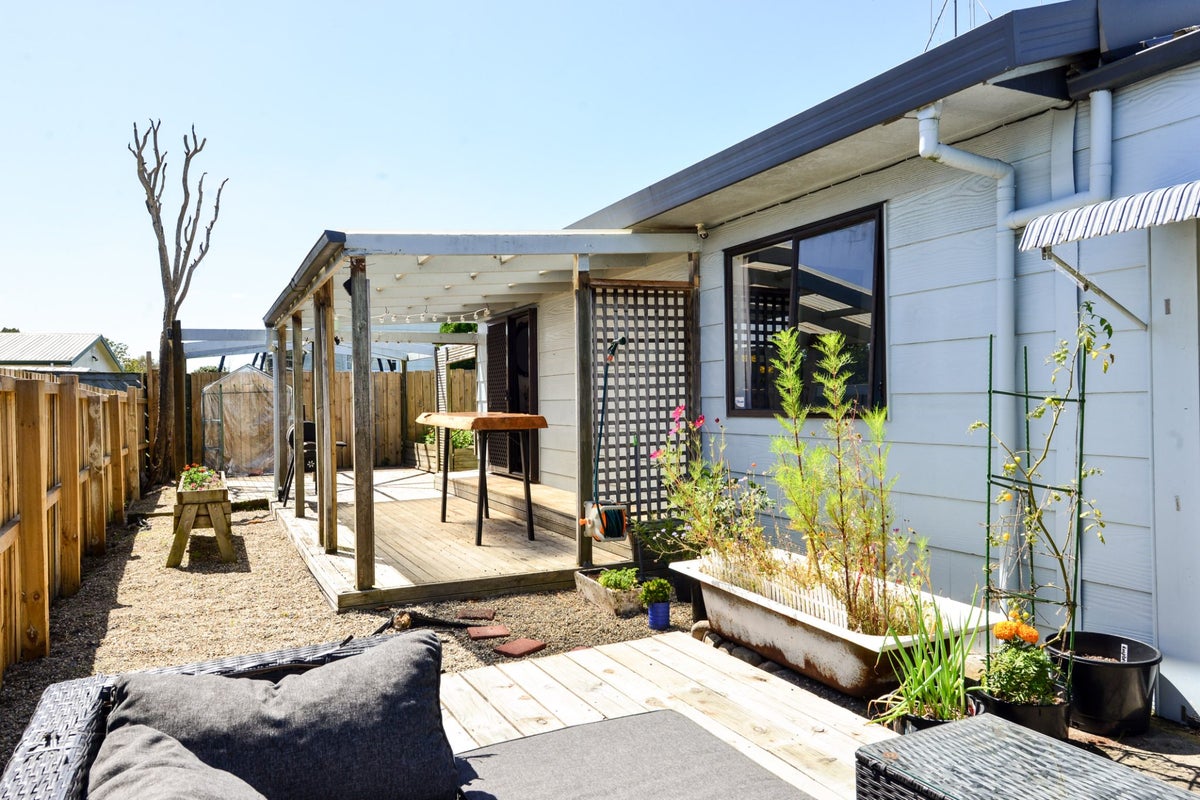 20B Crawshaw Drive, Nawton, Hamilton - Carousel 1