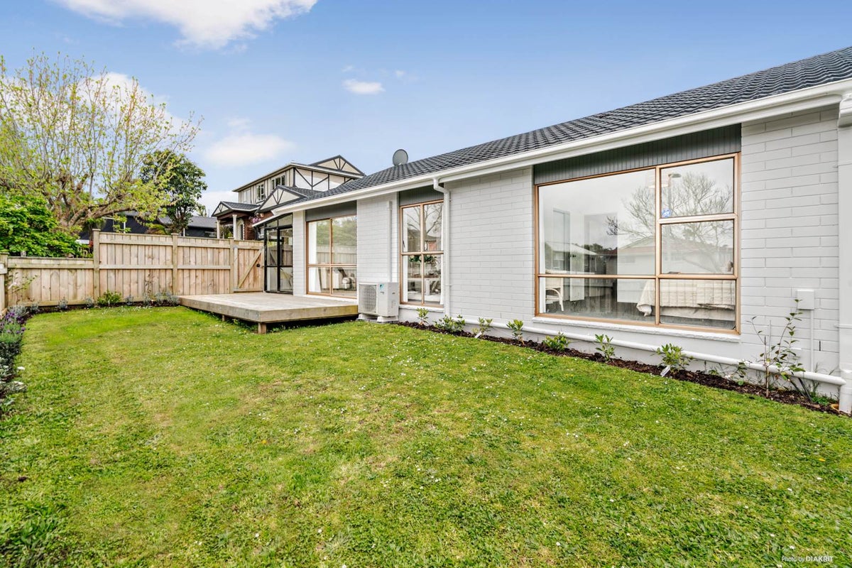 1/3 Bramley Drive, Farm Cove, Auckland - Carousel 2