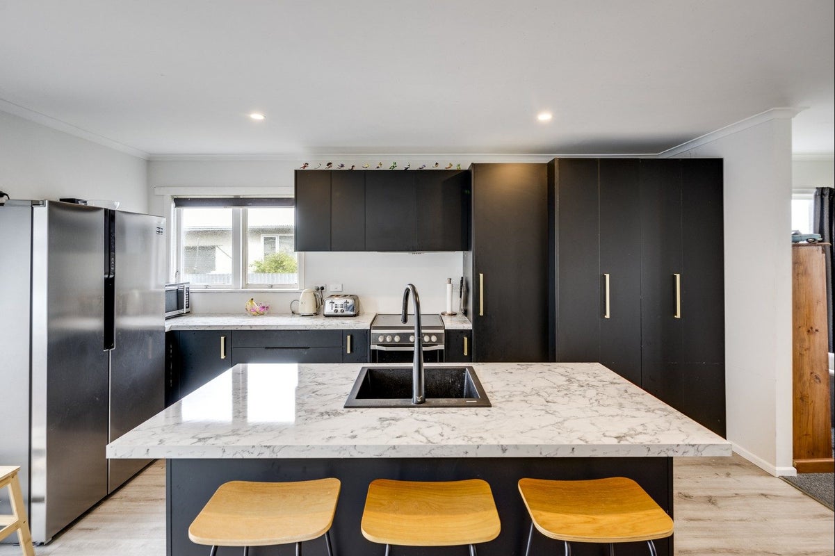 60 Alexander Avenue, Onekawa, Napier - Carousel 1
