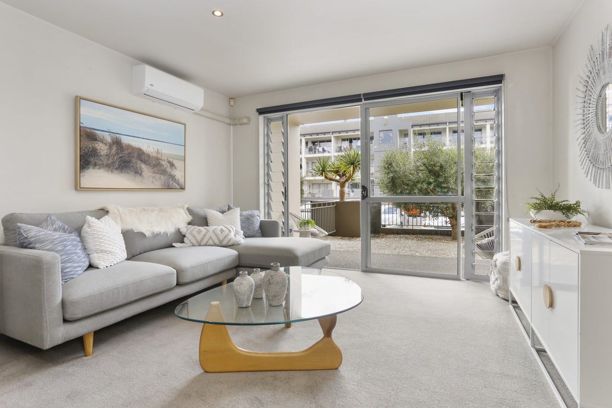 96A Michael Jones Drive, Flat Bush, Auckland - Carousel 1