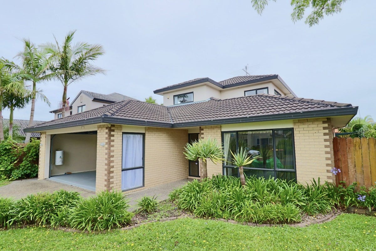 15 Erne Crescent, East Tamaki, Auckland - Carousel 1