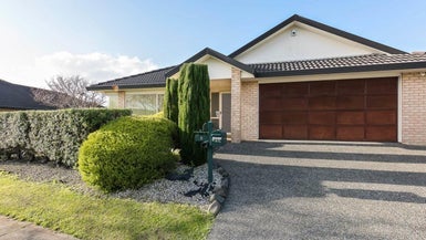 8 Newinn Crescent, East Tamaki Heights, Auckland - Carousel 1