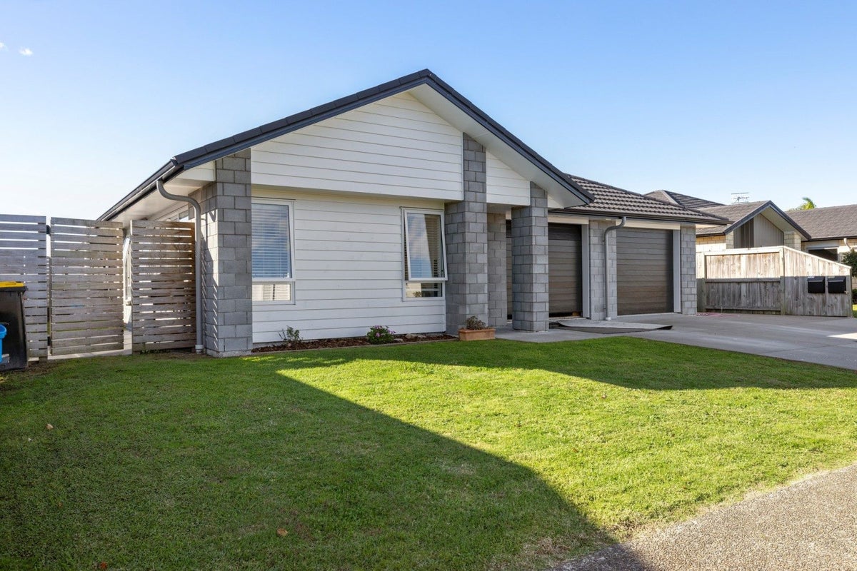 145 Penetaka Heights, Pyes Pa, Tauranga - Carousel 1