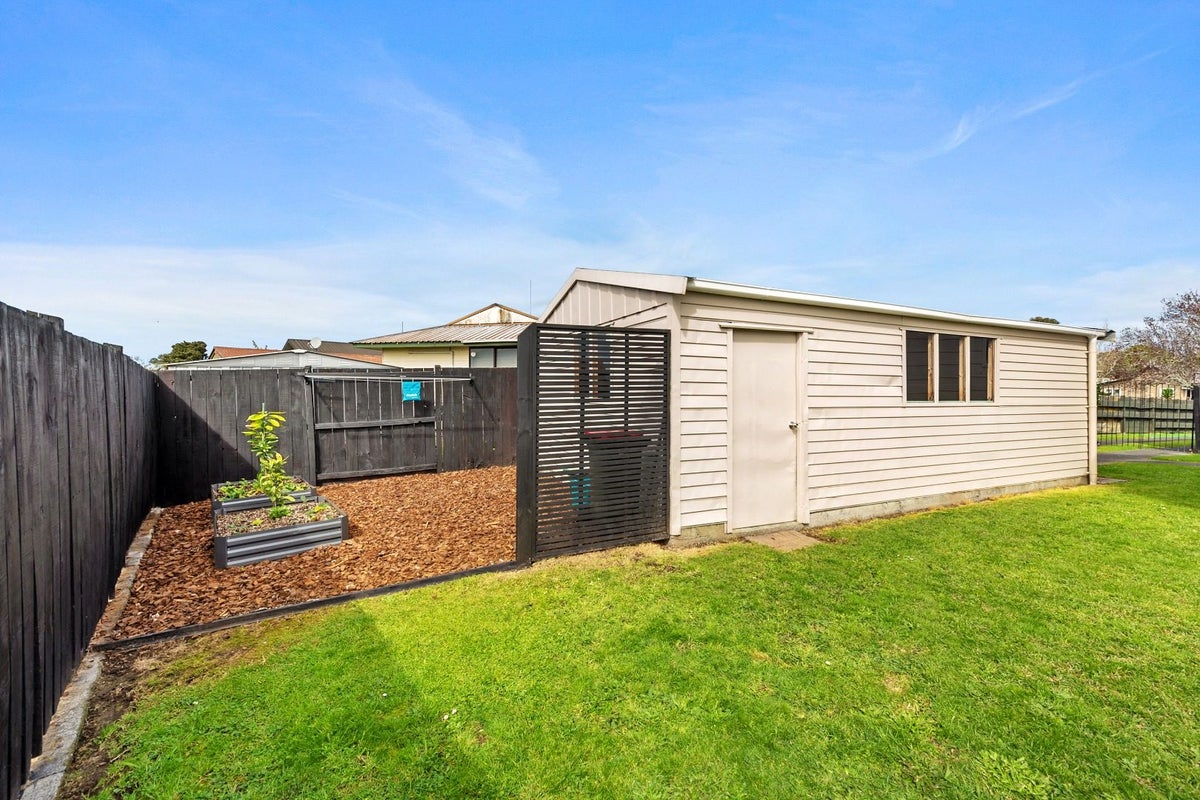 24 Garland Drive, St Andrews, Hamilton - Carousel 15