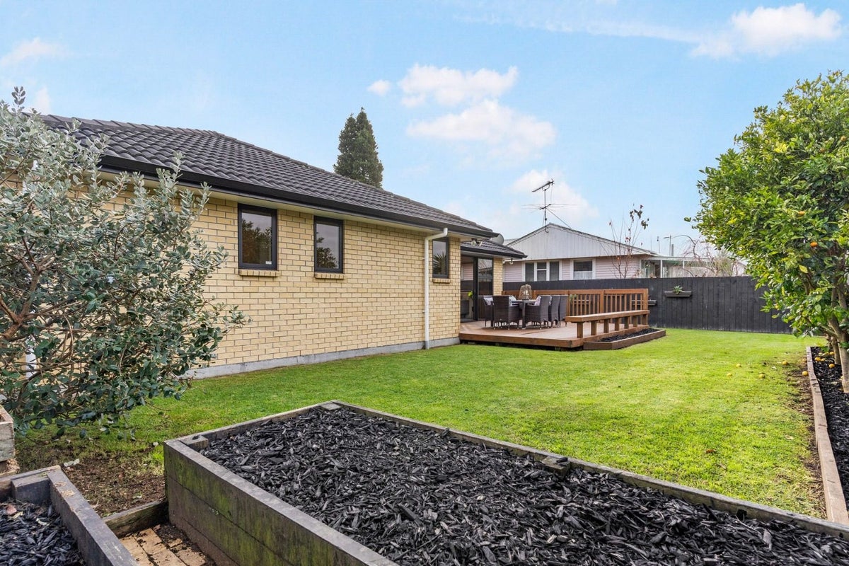 32 Kauri View Road, Papakura - Carousel 6