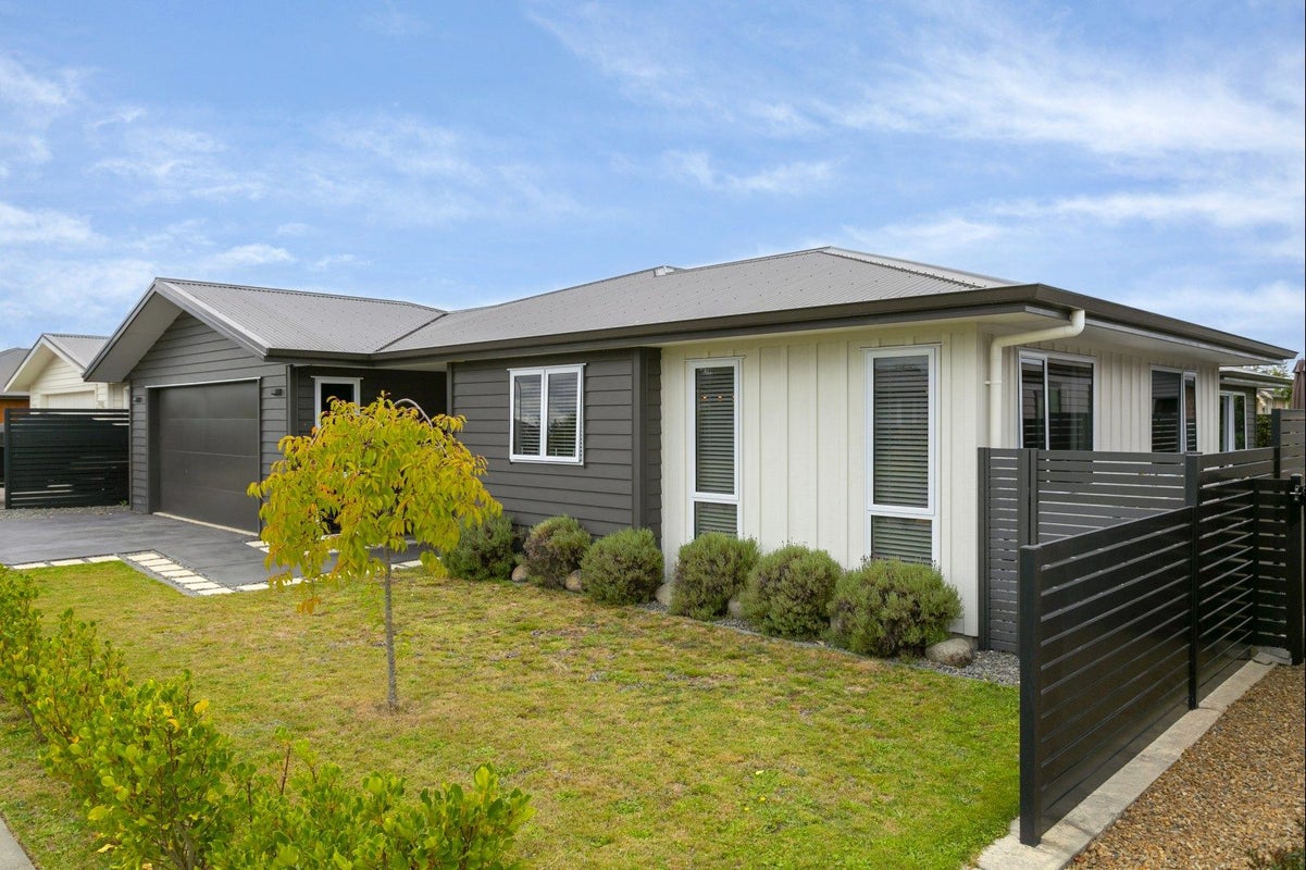 27 Noumea Drive, Rangatira Park, Taupo - Carousel 1