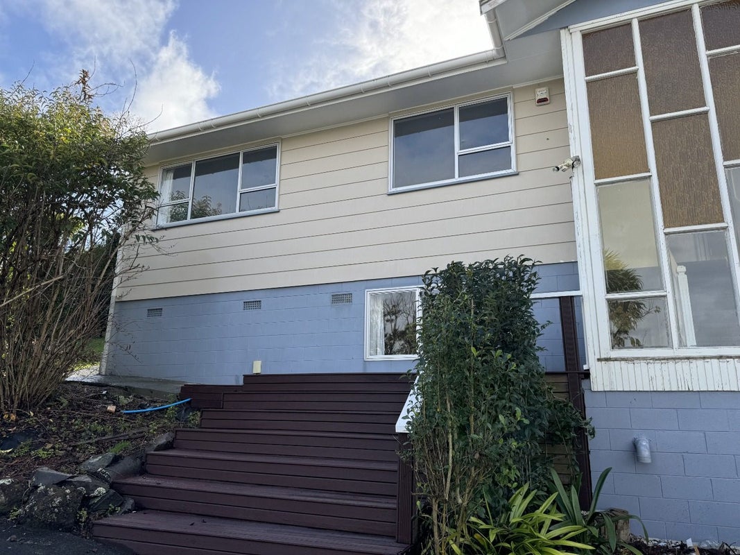 9 Laurina Road, Sunnynook, Auckland - Carousel 1