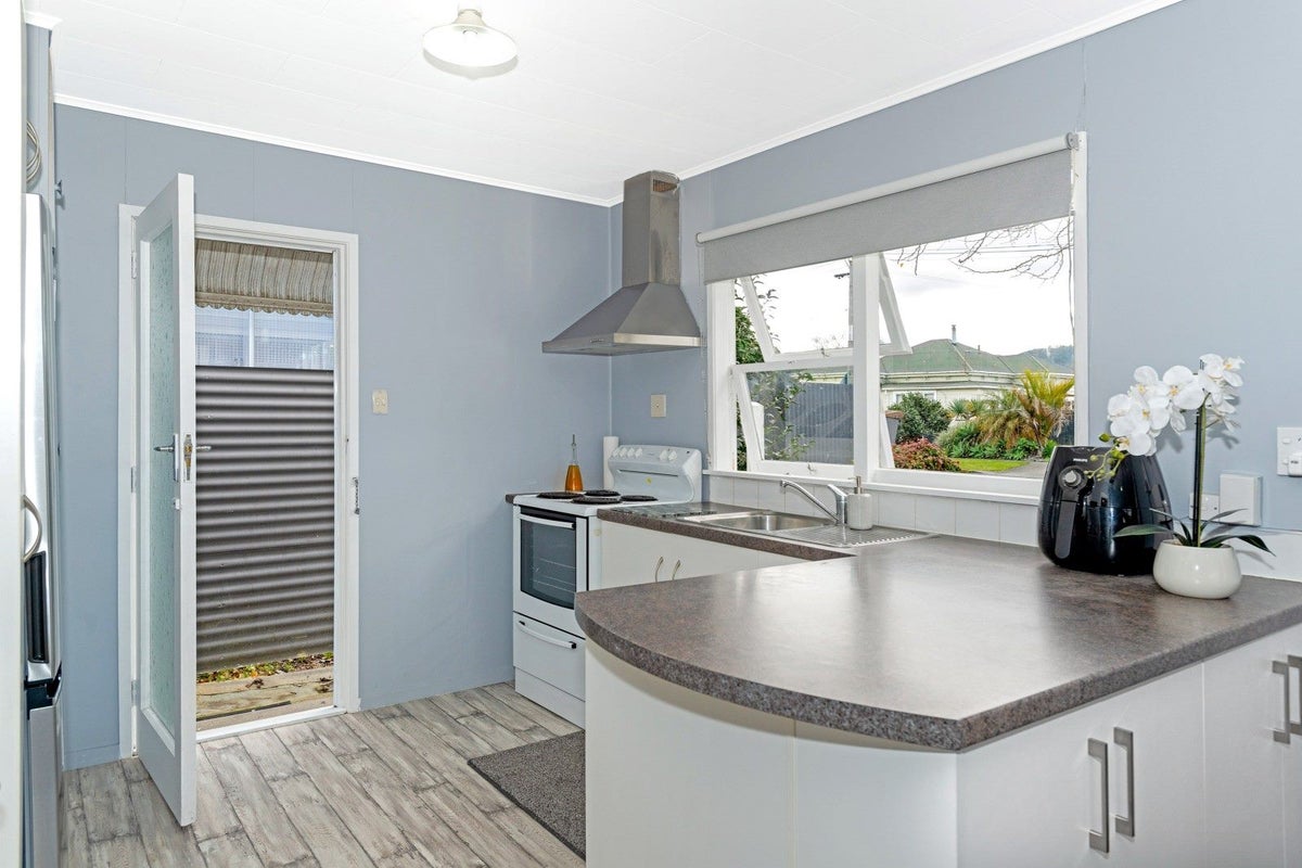 1/282 Aberdeen Road, Gisborne, Gisborne - Carousel 2