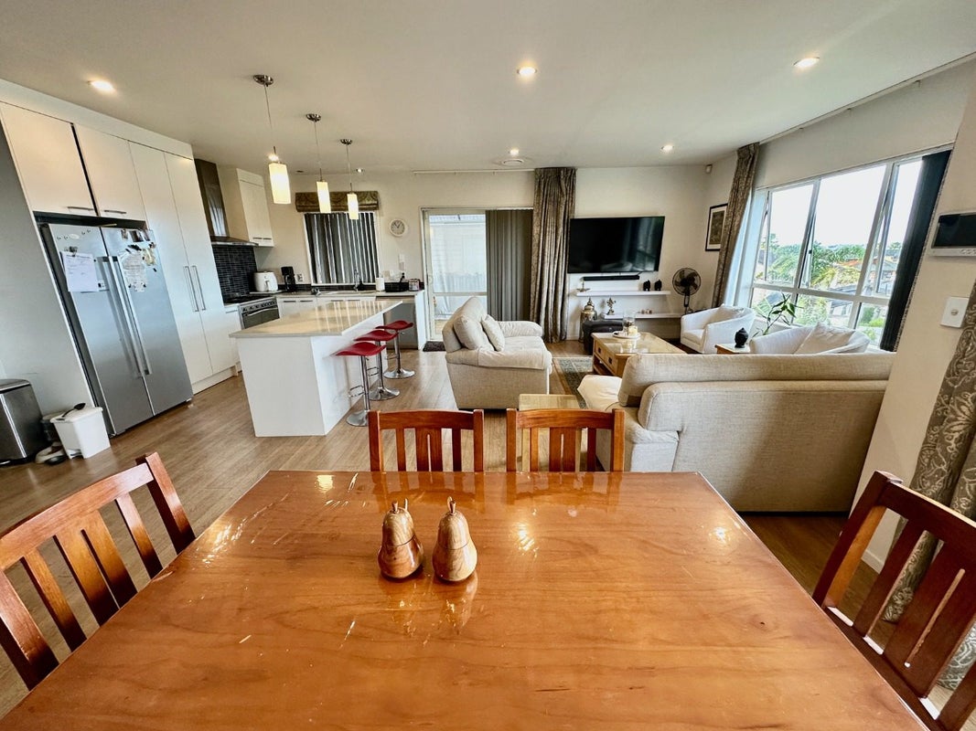 16 San Casello Rise, Henderson, Auckland - Carousel 2