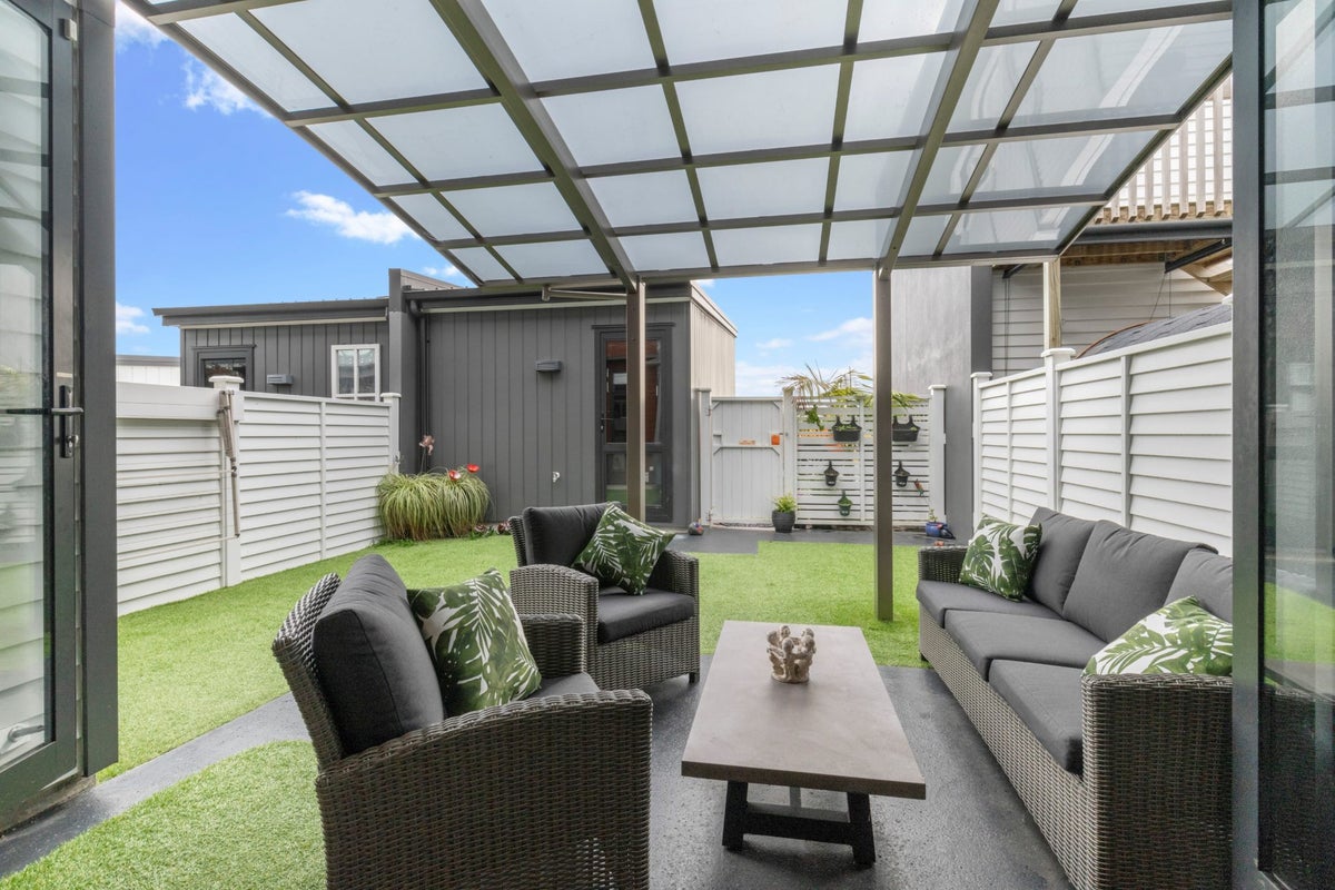 180 Seventh View Avenue, Beachlands, Auckland - Carousel 1