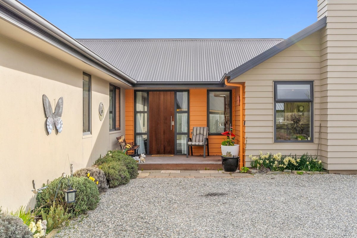 35 Charles Court, Lake Hawea, Wanaka - Carousel 2