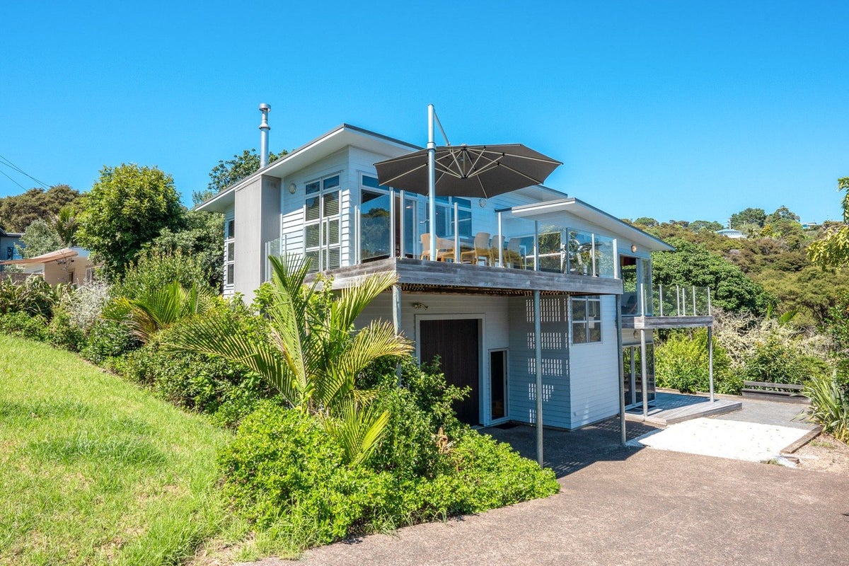 28 Victoria Road North, Onetangi, Waiheke Island - Carousel 1