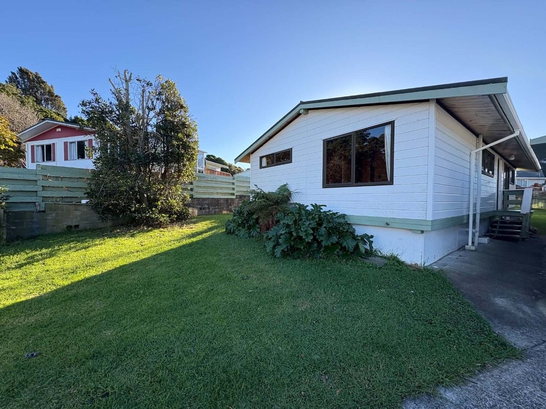 4 Skeet Place, Merrilands, New Plymouth - Carousel 12