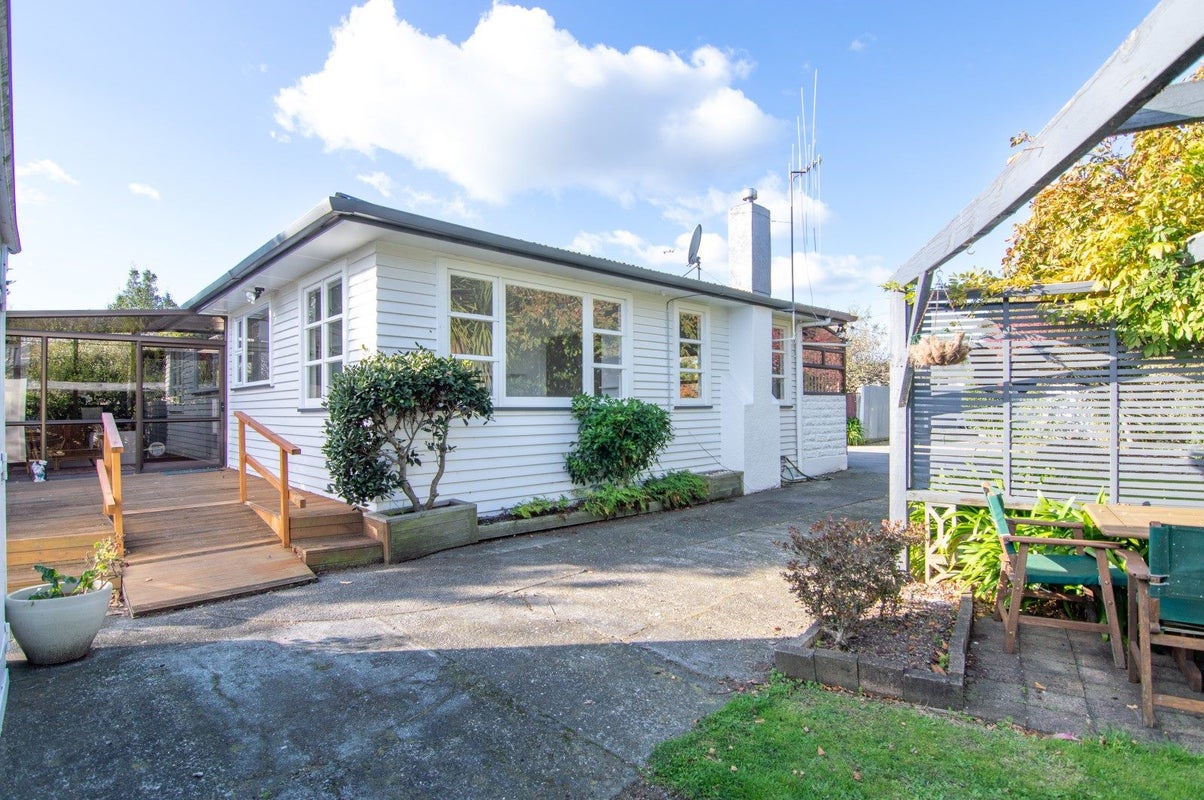 30 Kingston Street, Awapuni, Palmerston North - Carousel 1