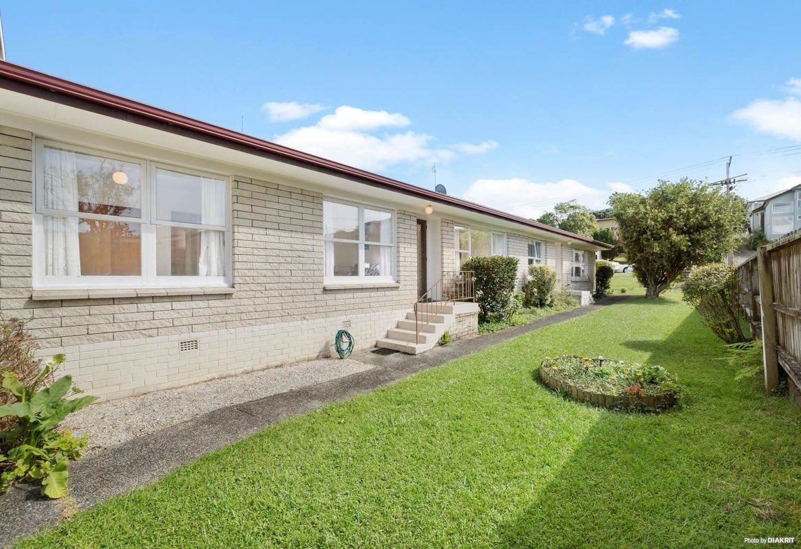 2/18 Wolsley Avenue, Milford, Auckland - Carousel 1