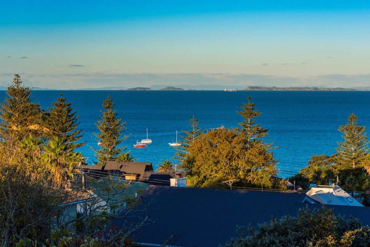 81A Deep Creek Road, Waiake, Auckland - Carousel 1