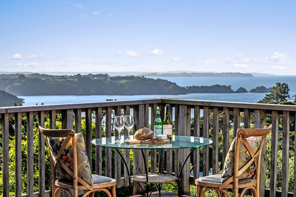 22 Hauraki Road, Oneroa, Waiheke Island - Carousel 1