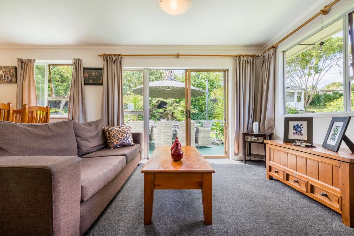 16 Pankhurst Place, Sunnyvale, Auckland - Carousel 2