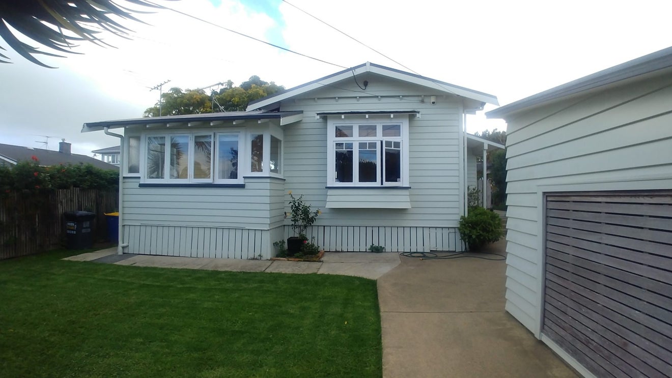 2 Bruce Street, Northcote Point, Auckland - Carousel 1