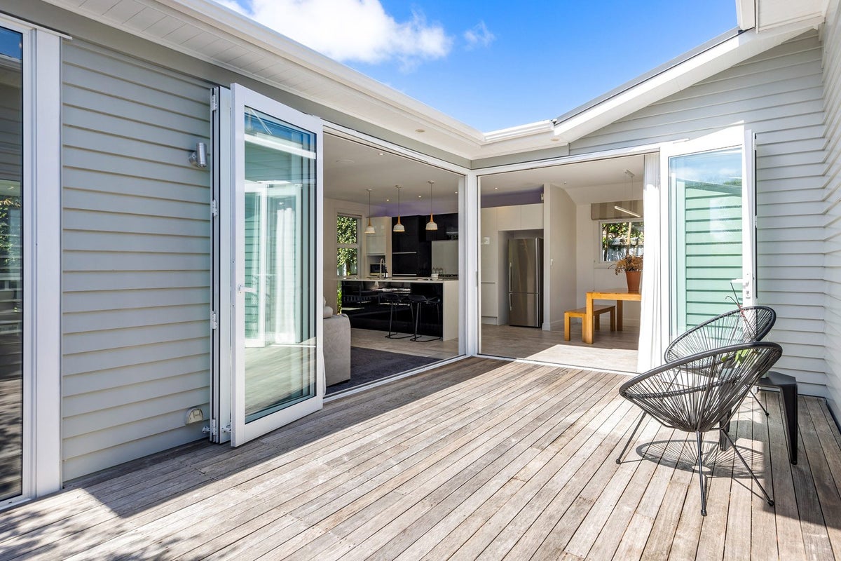 13 Seacombe Road, Point Chevalier, Auckland - Carousel 5