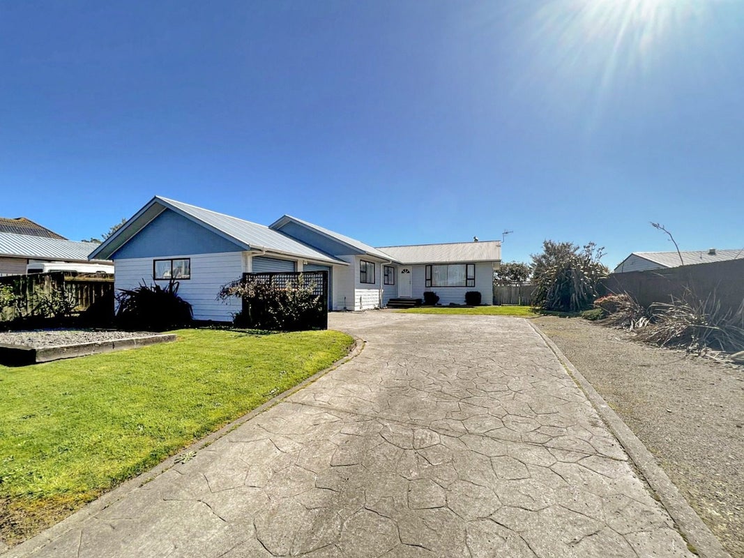 65 Benmore Avenue, Cloverlea, Palmerston North - Carousel 1