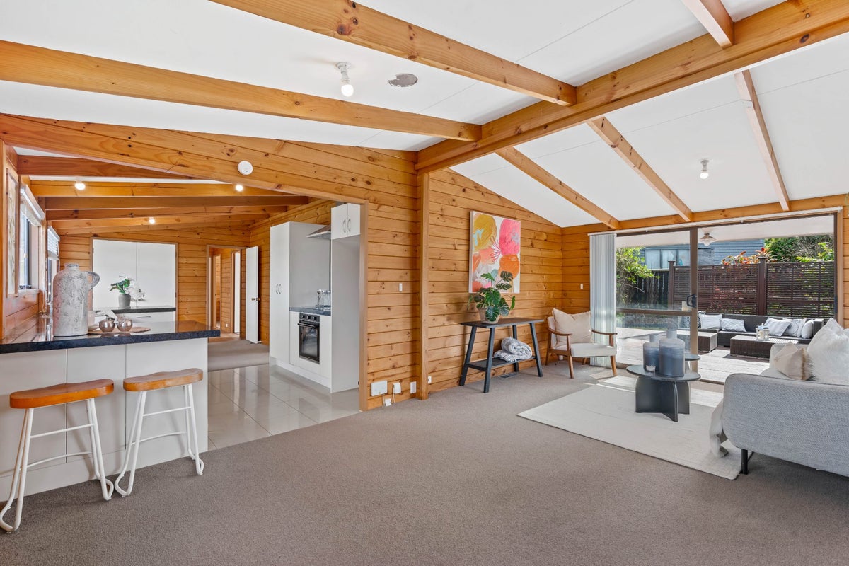 5 Elizabeth Drive, West Harbour, Auckland - Carousel 2
