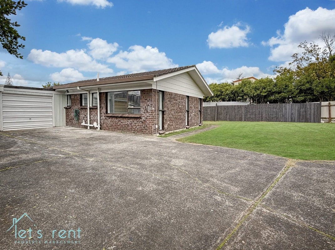 2/21 Booker Place, Weymouth, Auckland - Carousel 1