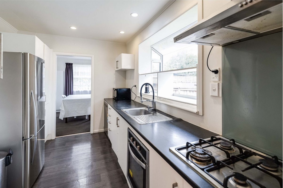 21 Saxbys Road, Glenview, Hamilton - Carousel 2