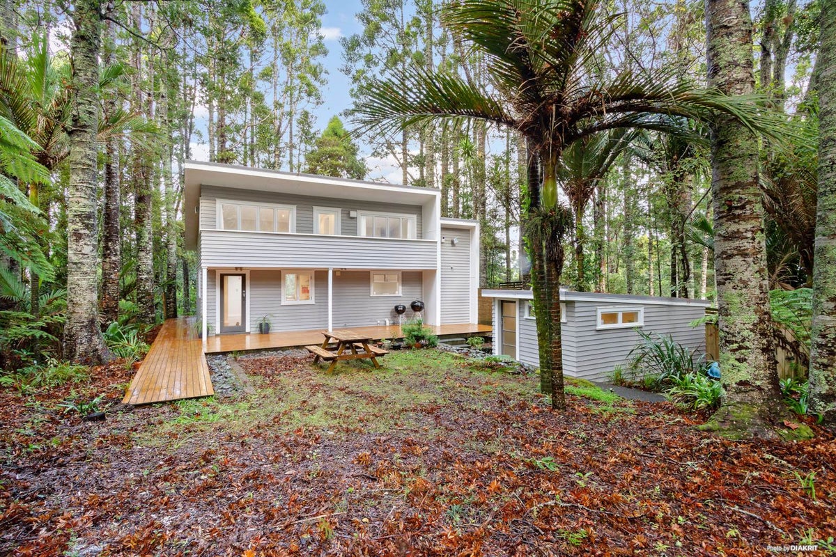 14 Manuka Road, Titirangi, Auckland - Carousel 1