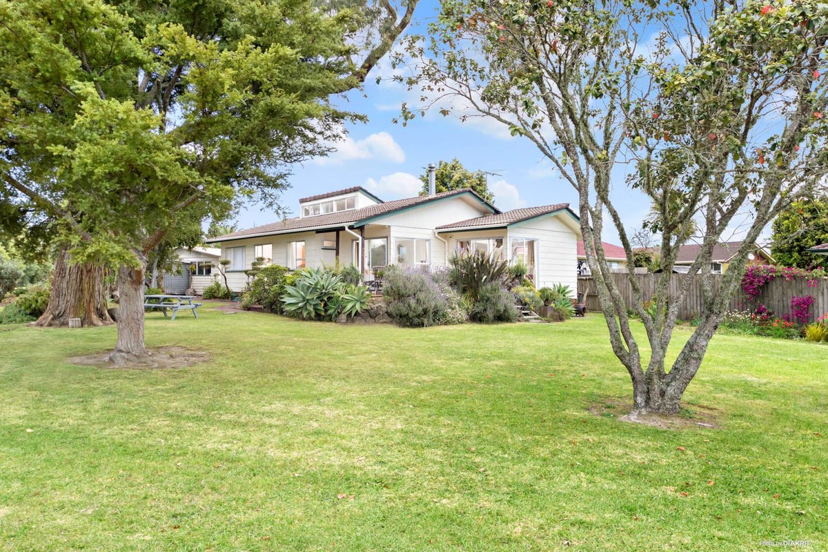 30 Penfold Place, Henderson, Auckland - Carousel 2