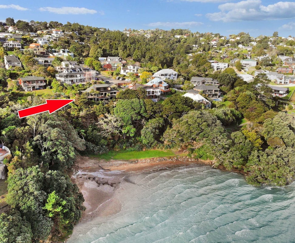 7 Poaka Place, Beach Haven, Auckland - Carousel 1