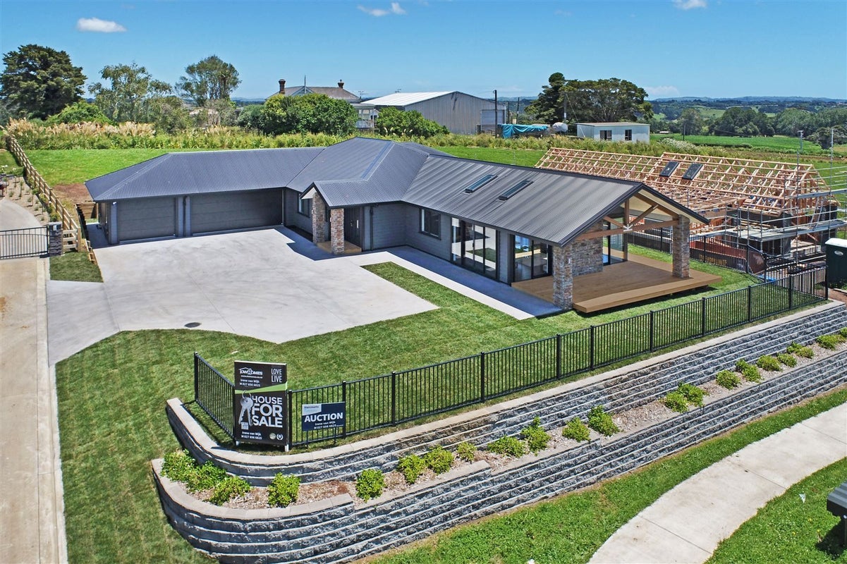 6 Kerr Crescent, Patumahoe, Pukekohe - Carousel 1