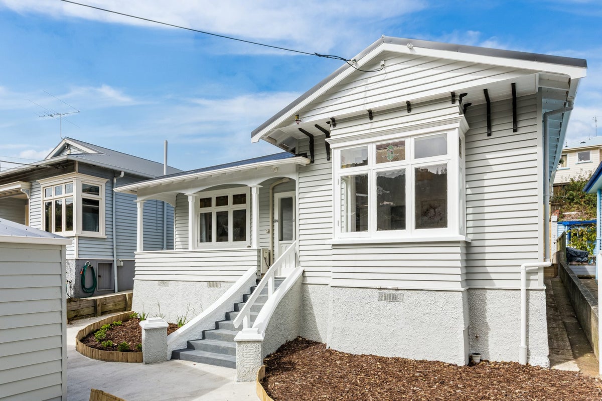 39 Hohiria Road, Hataitai, Wellington - Carousel 2