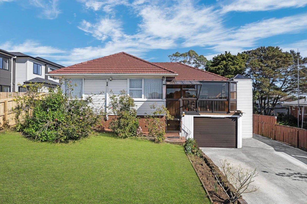 6 Glenmore Road, Sunnyhills, Manukau City, Auckland - Carousel 1