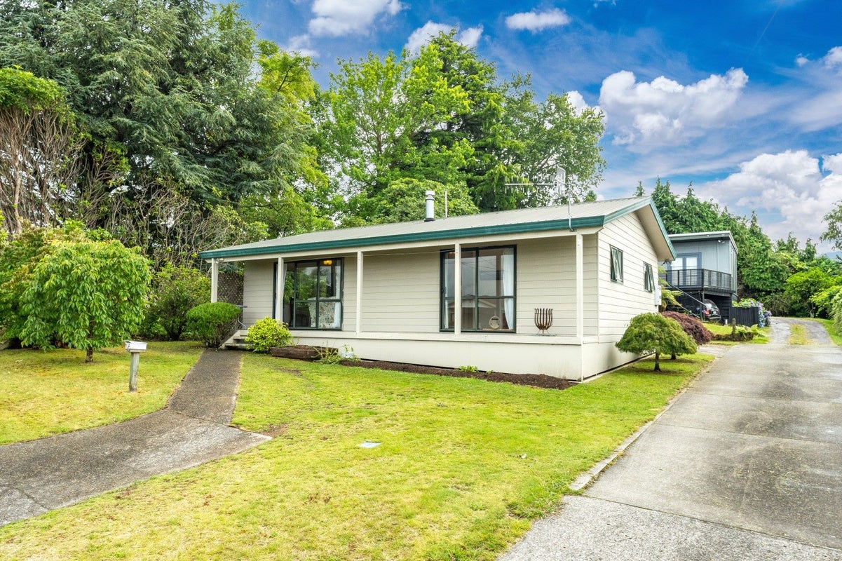 10 Sunset Street, Hilltop, Taupo - Carousel 1
