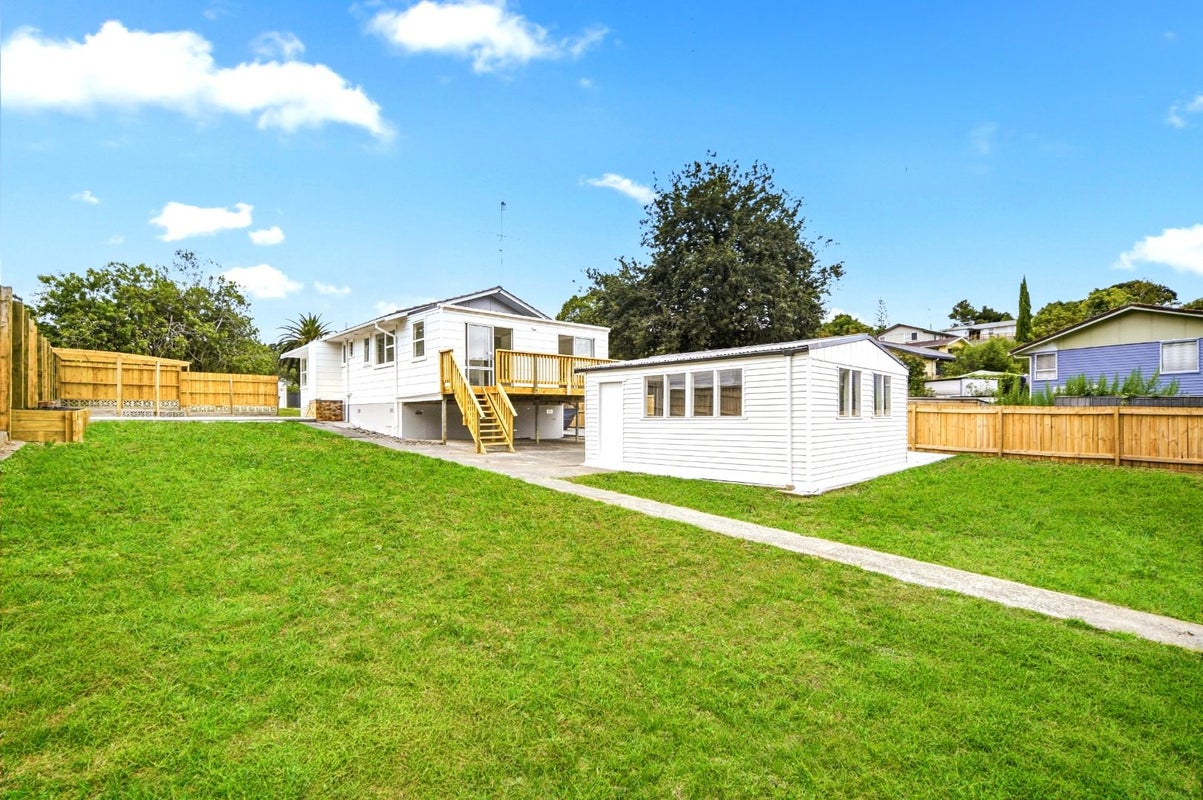 11 Juniper Road, Sunnynook, Auckland - Carousel 2