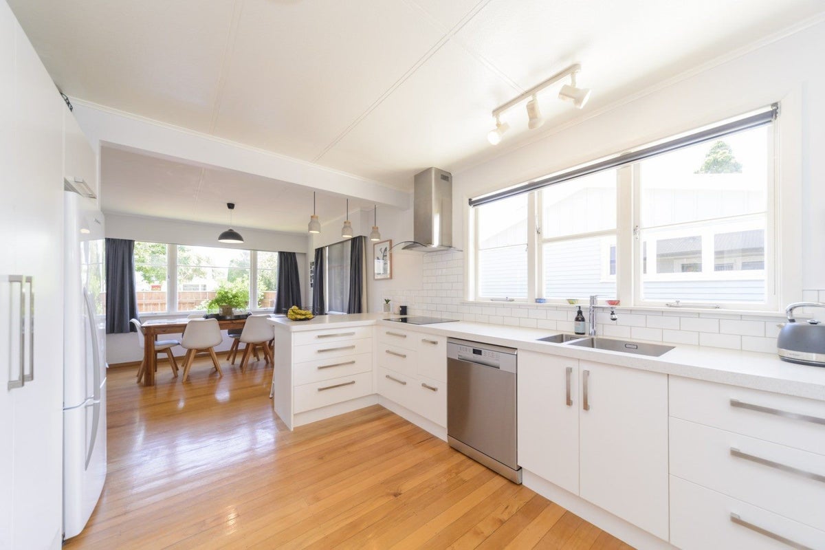 22 Akaroa Avenue, Awapuni, Palmerston North - Carousel 2