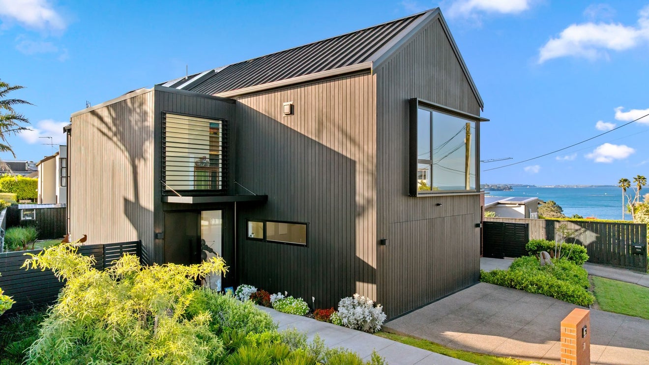 10 Vaughan Crescent, Murrays Bay, Auckland - Carousel 1