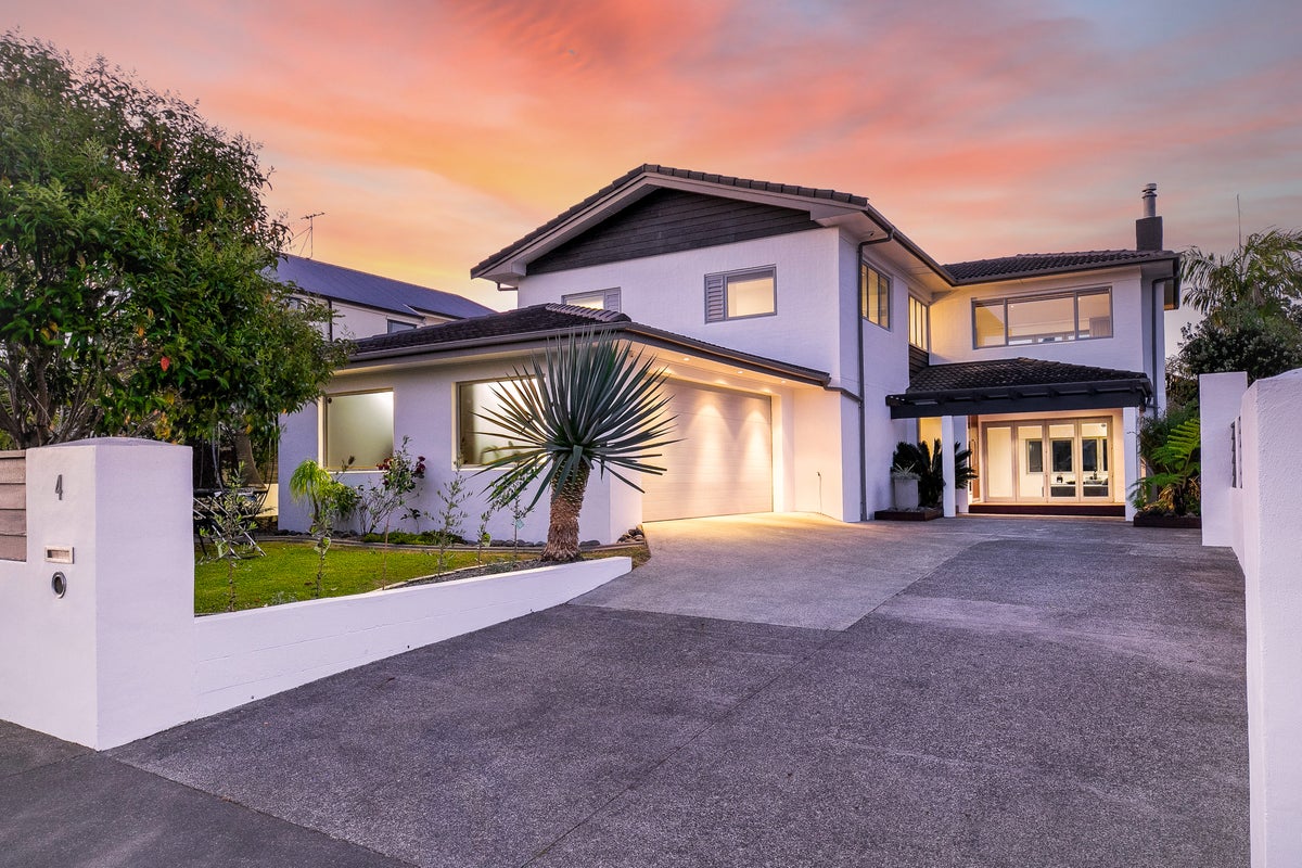 4 Newell Street, Point Chevalier, Auckland - Carousel 30