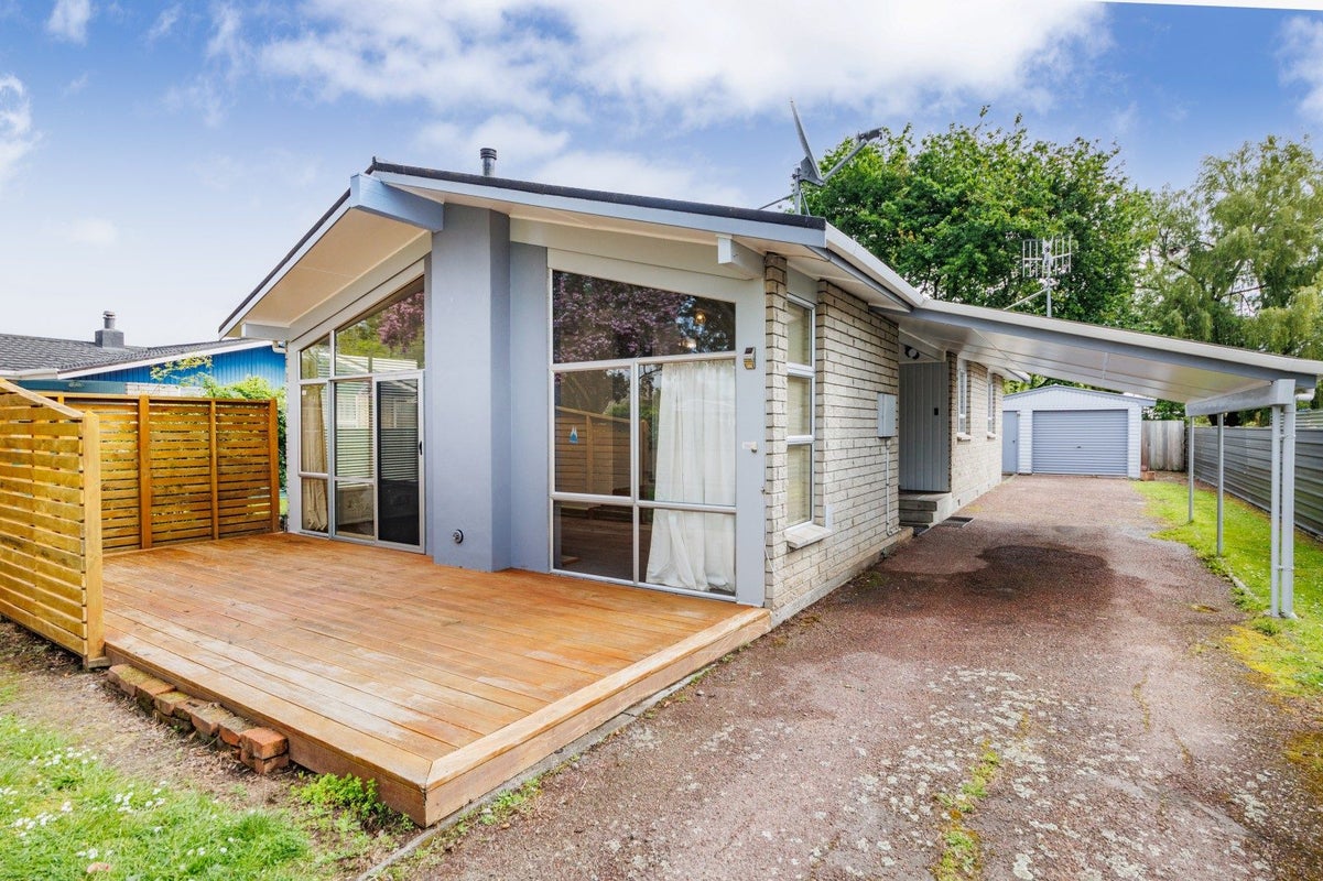 7 Saturn Crescent, Milson, Palmerston North - Carousel 2