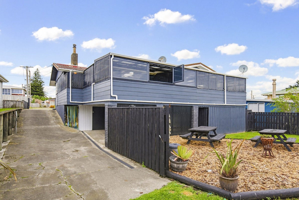 79 Park Avenue, Waitarere Beach, Levin - Carousel 2
